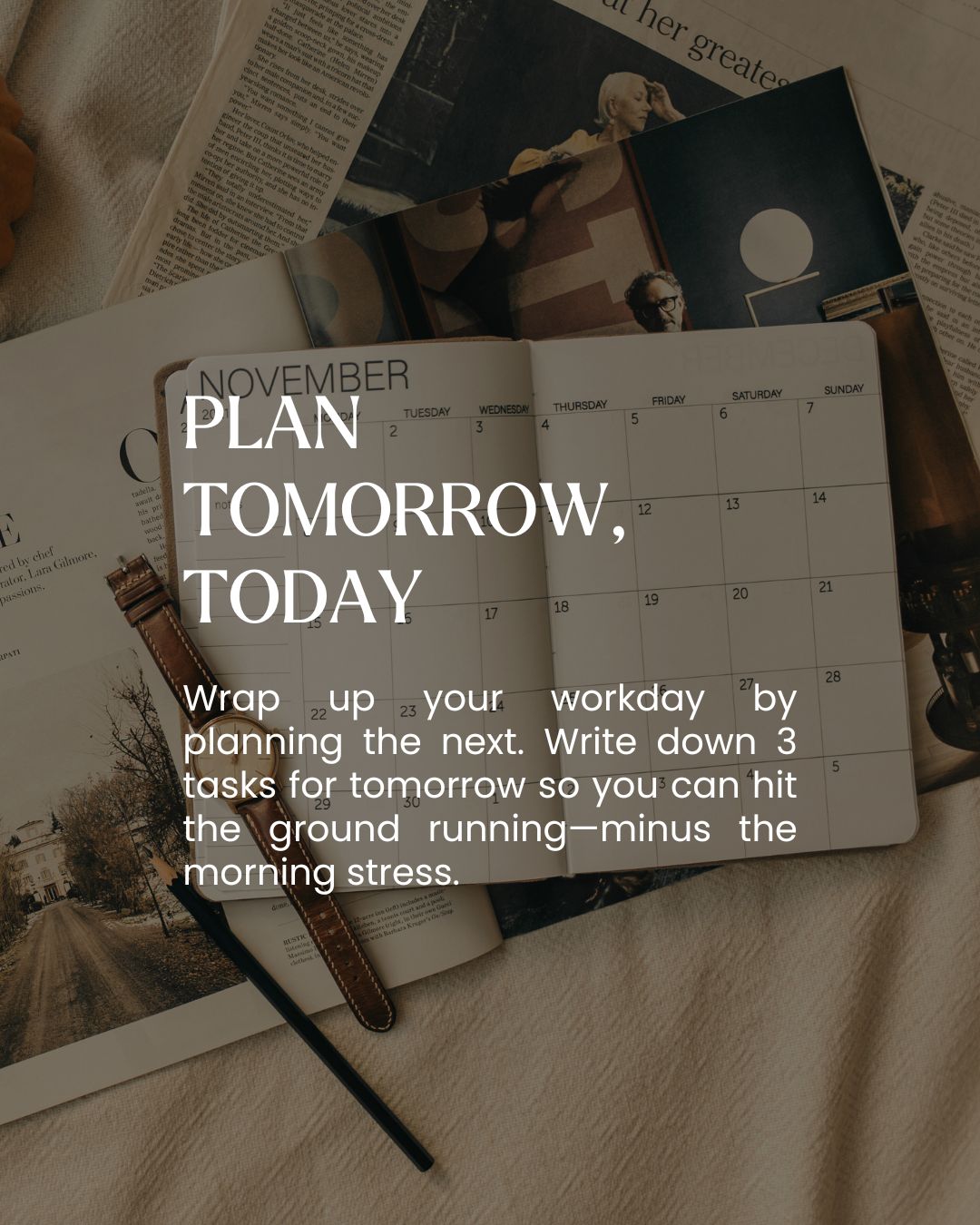 在桌前使用 AI 工具工作的媽媽情境